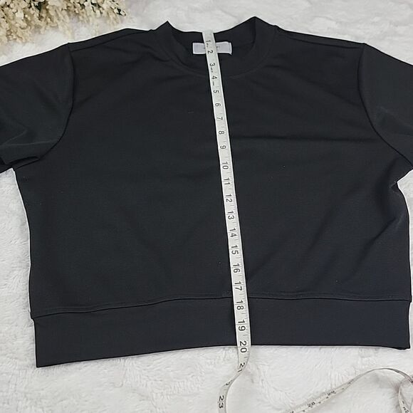 ‎Black Cropped Sweatshirt [SIZE LARGE] - Picture 4 of 6